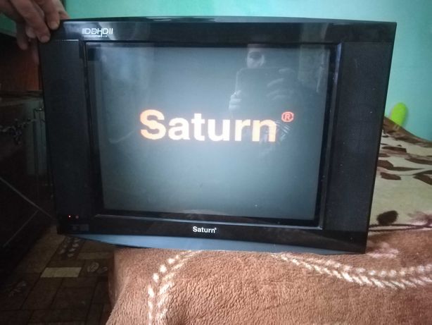 Телевізор в ідеальному стані все ціле робоче яскравий saturn