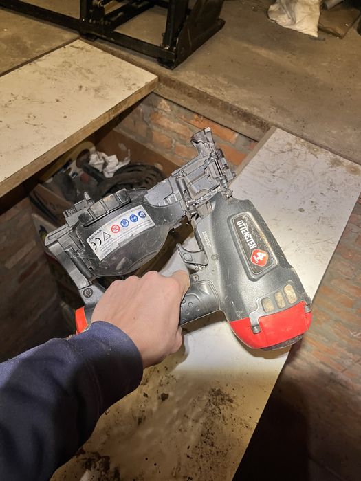 Продам пневмотпистолет для битумной черепицы