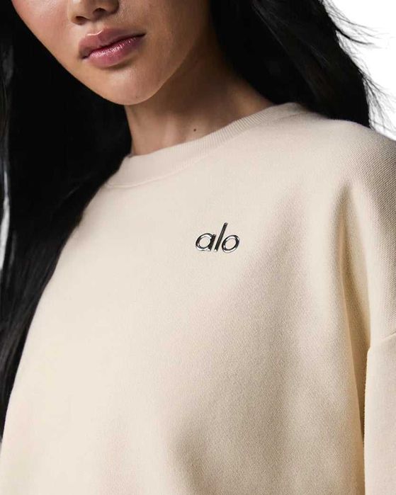 Світшот Alo Yoga Accolade Crew Neck Pullover Silver Logo Beige