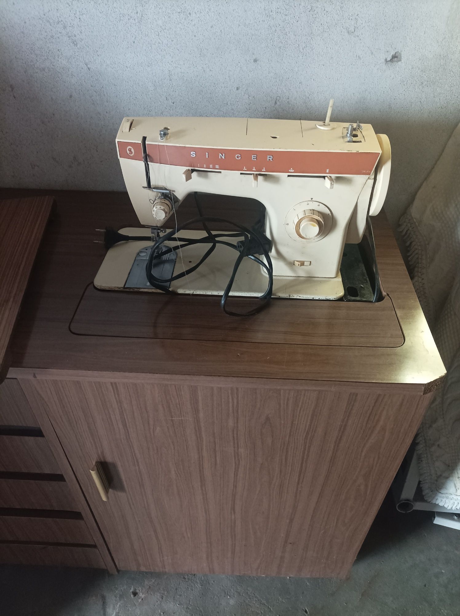 Vendo máquina de costura