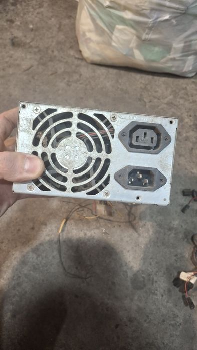 Блок живлення комп'ютера