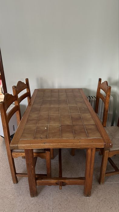 Mesa e cadeiras conjunto