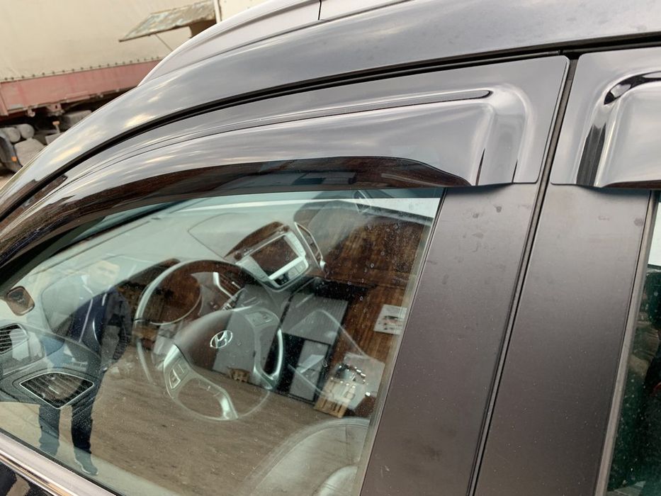 Hyundai IX-35 2010-2015рр. Вітровики (4 шт., HIC)