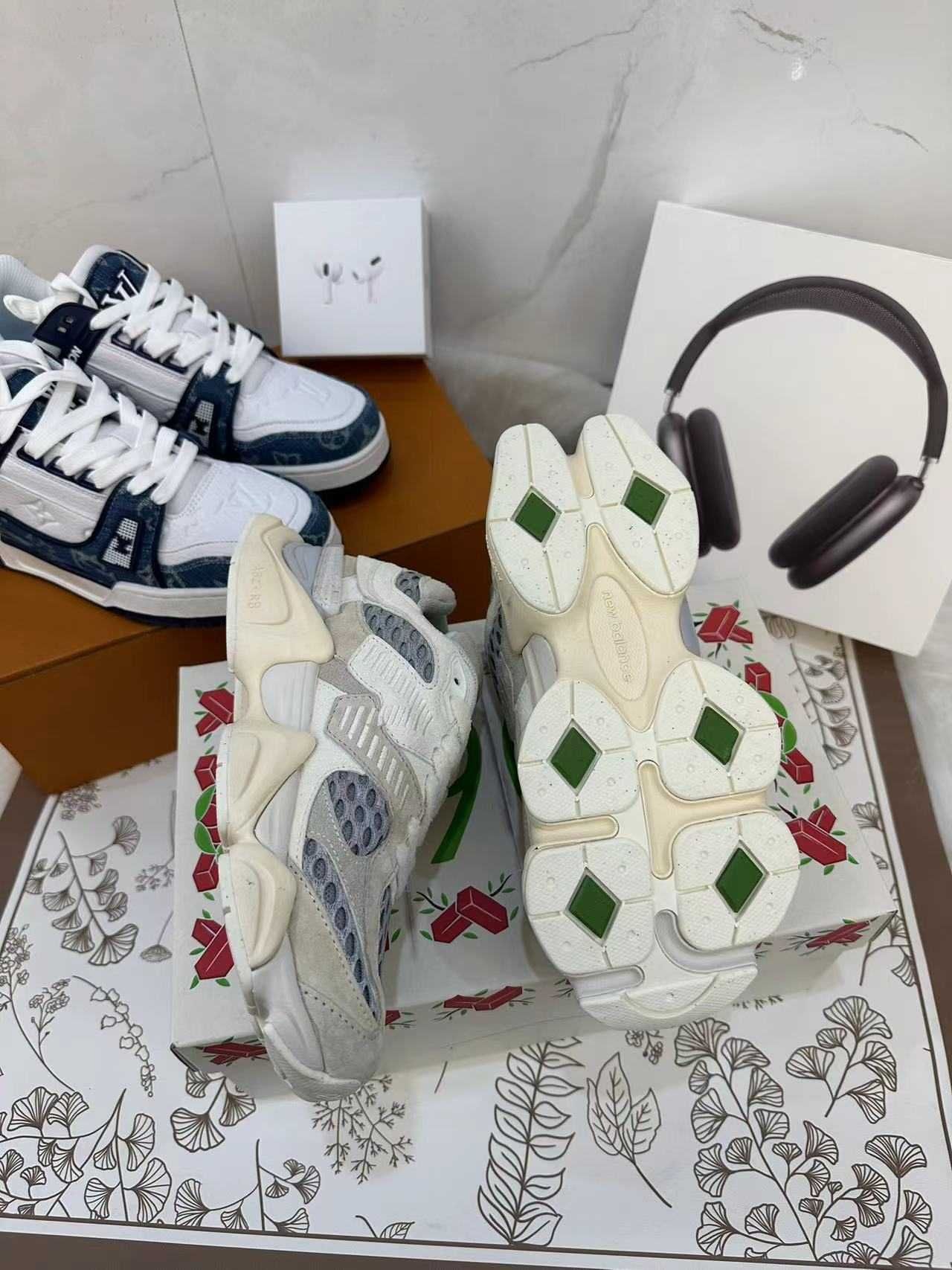 New Balance 9060 Bricks & Woody 40