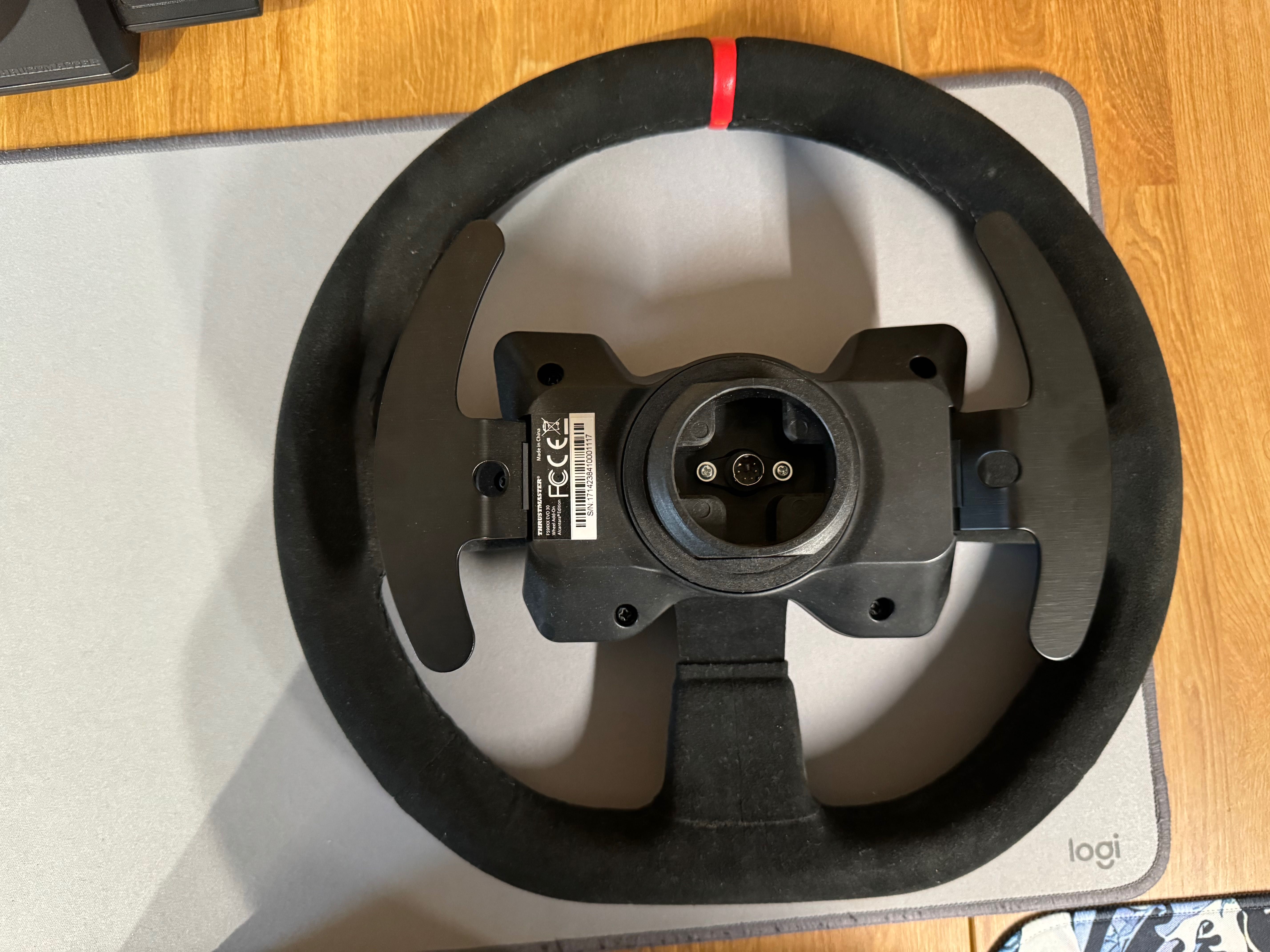 Volante Thrustmaster T300 Ferrari Integral Alcantara Edition