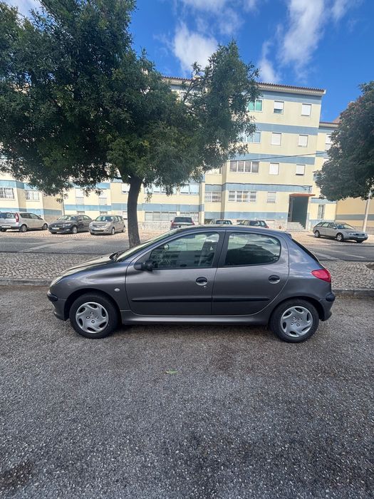 Peugeot 206 – Apenas 14.500 km