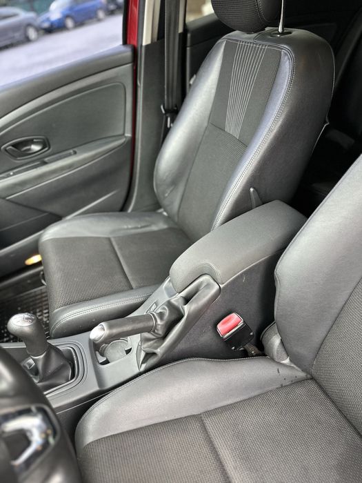 Авто машина Renault megane 1.5 дизель мехінка