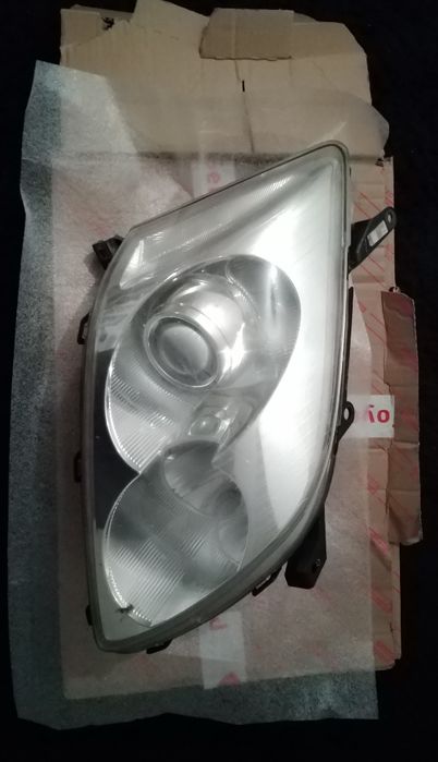 Farol Optica Direita Toyota Avensis T25