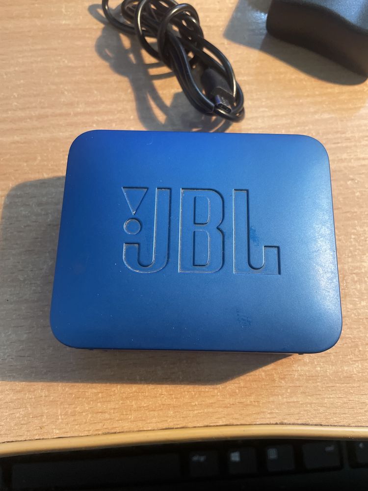 Glosniczek JBL bluetooth super stan sprawny + ladowarka gratis