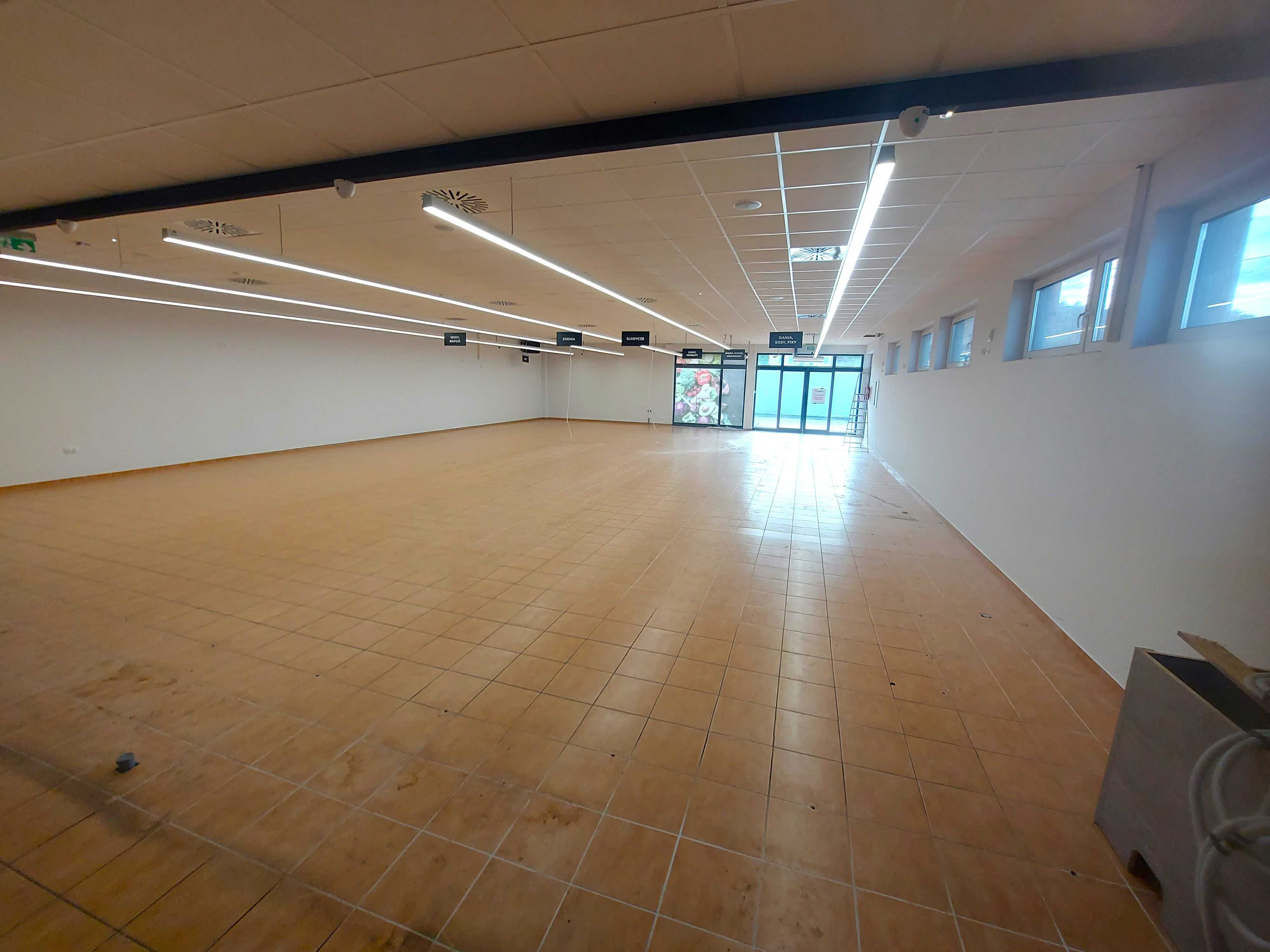 Nowy budynek 395 m² w dużej gminie !!