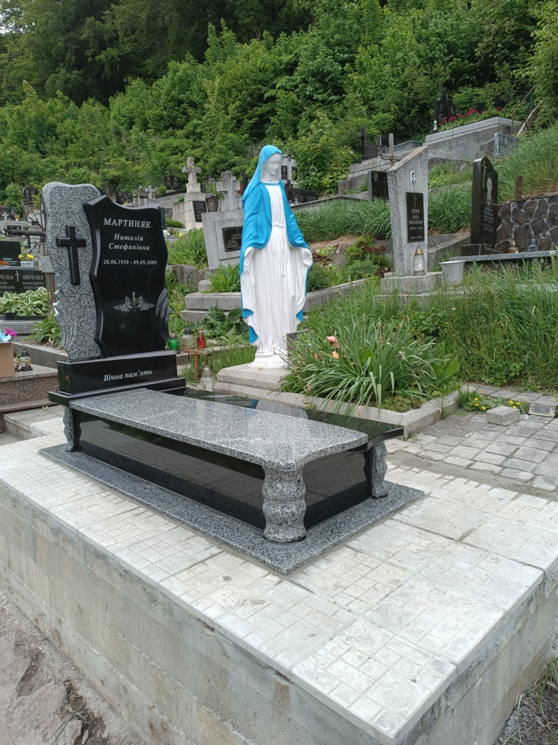 Пам'ятники та вироби з натурального каменю граніт
Ціни на