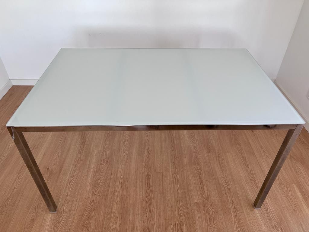 Mesa tampo vidro + 4 cadeiras IKEA