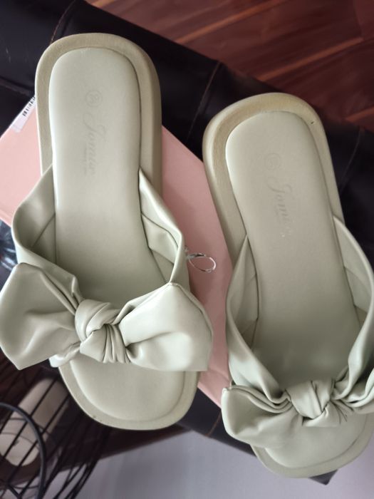 Klapki letnie. Rozmiar 39.