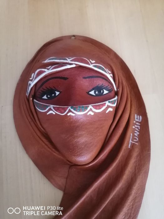 Máscara em cabedal Tunisina