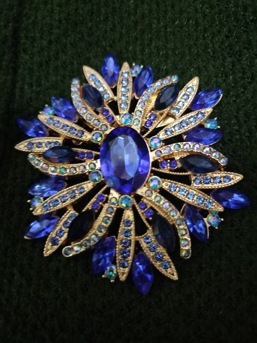 Pregadeira / Alfinete de Peito