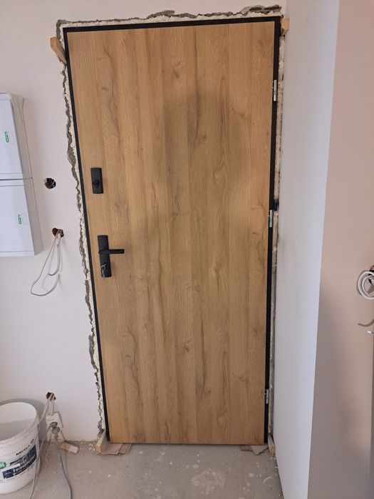 Drzwi, podłogi, listwy itp. montarz!!!