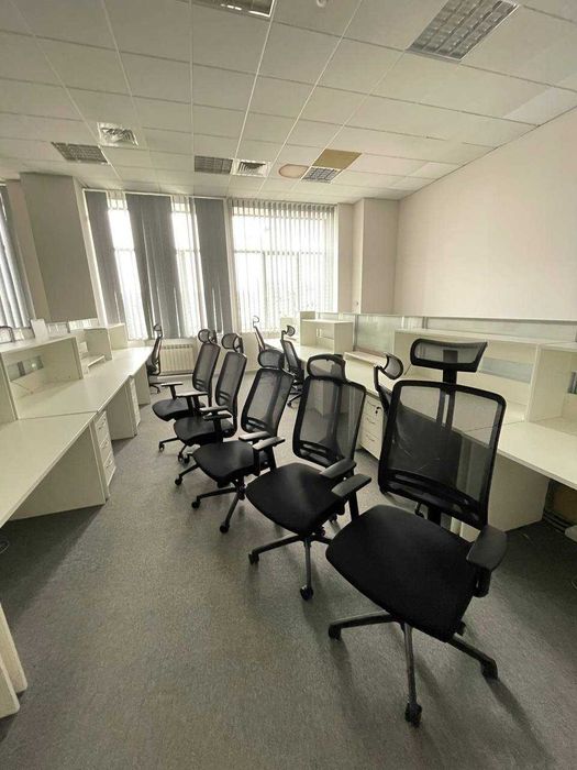 столи кресла офісні багато тумби шкафы