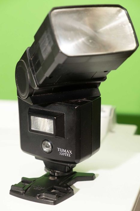 Фотовспышка Tumax-320TEZ. Ведущее число -32. ДВОЙНОЙ излучатель