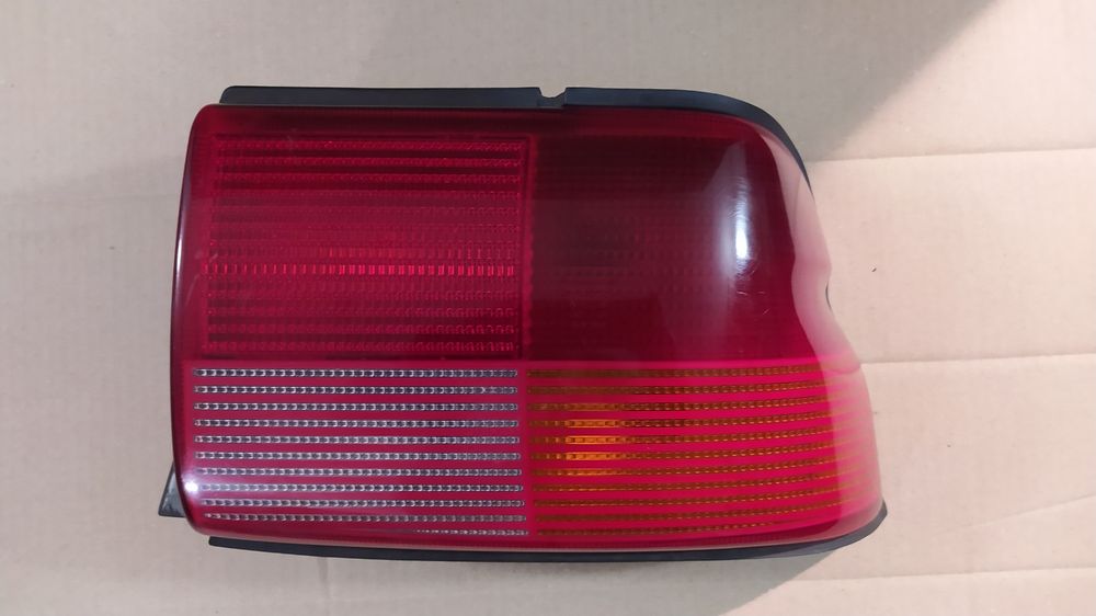 Задній ліхтар (правий) Форд ескорт