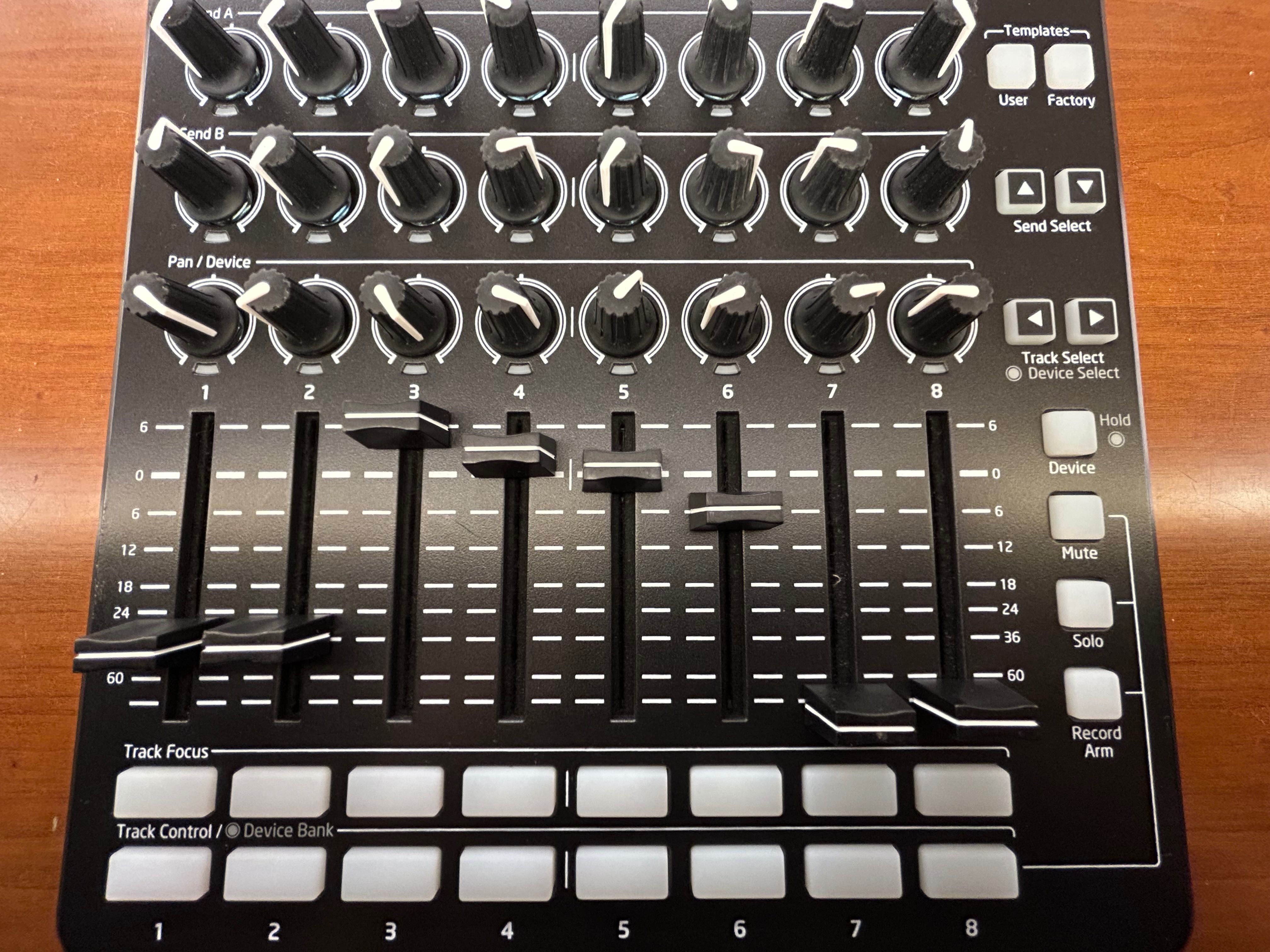 Novation Launch Control XL Mk2 – Controlador MIDI