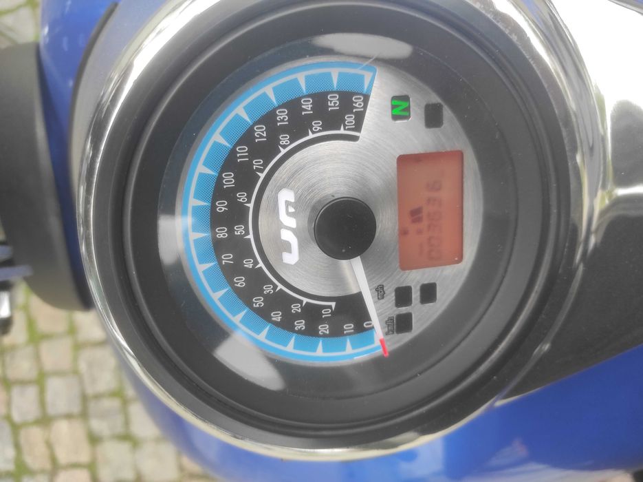 Moto UM renegade classic como nova