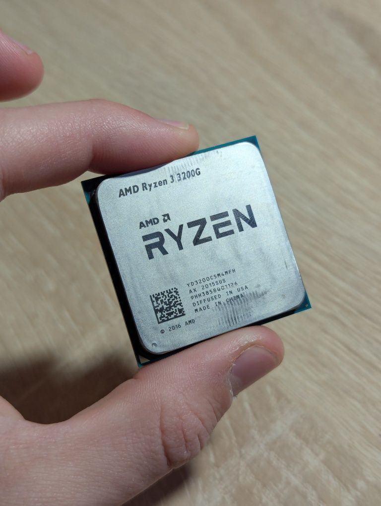 ЛОТ Процесор AMD Ryzen 3 3200G та ОЗП Samsung 2GB DDR3 1333MHz (PC3-10