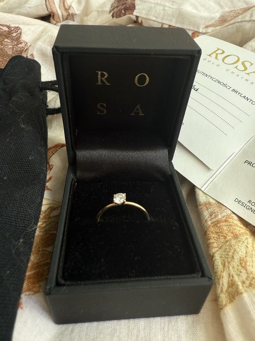 Złoty pierścionek zaręczynowy z brylantem 0.25 ct ROSA