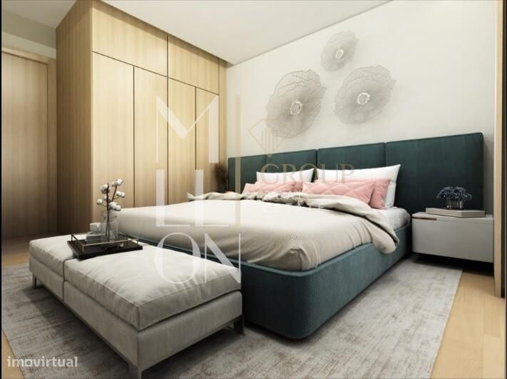 Apartamento T2 na Constituição com 1 lugar de garagem e varandas