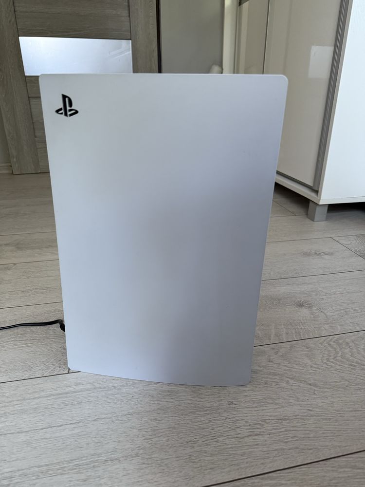 Playstation 5 (825gb SSD, wersja z napędem) 2 pady 2 gry, okablowanie