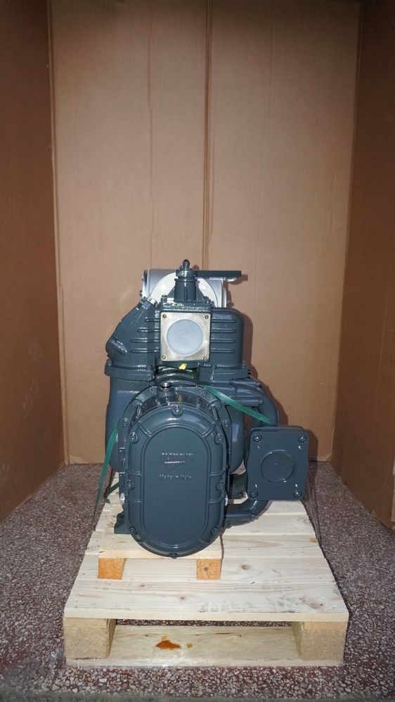Вакуумний насос Jurop DL 150 роторный .