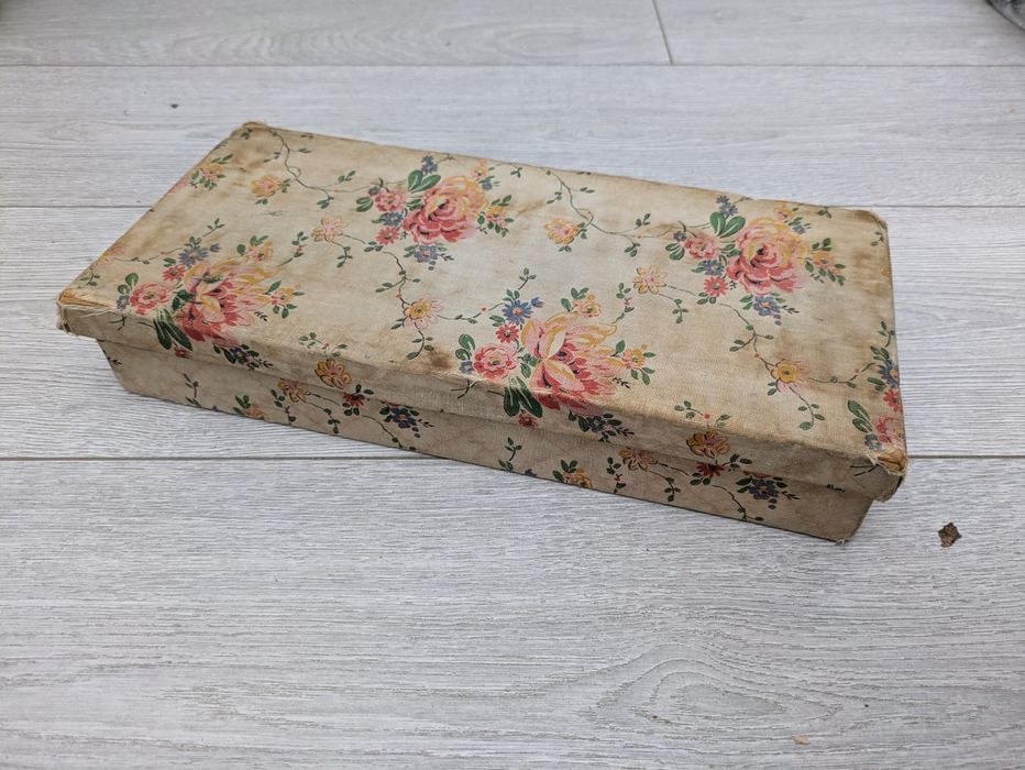 Stare pudełko na drobiazgi, scrapbooking