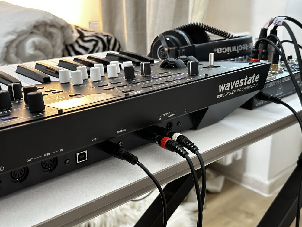 Korg Wavestate - синтезатор цифрової хвильової послідовності