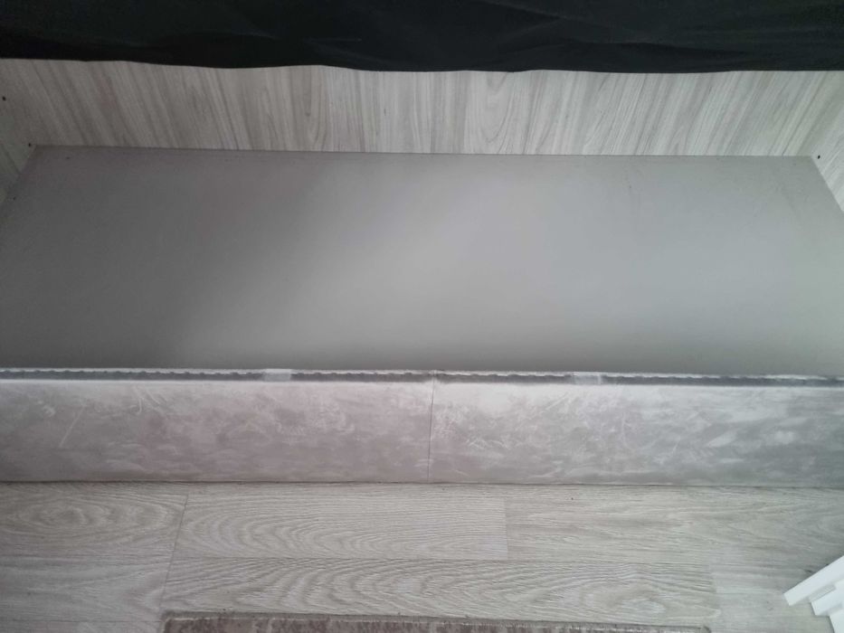 Tapczan jednoosobowy z podwyższoną skrzynią