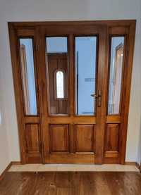Wewnętrzne drzwi przeszklone z dodatk. bocznym doświetleniem - drewno