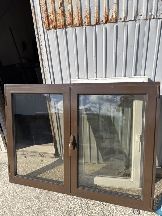 Janela de 2 folhas oscilobatente com 1500x1100 com Corte Termico