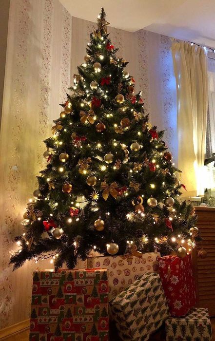 Штучні ялинки. Ялинка лита. Новорічні ялинки.