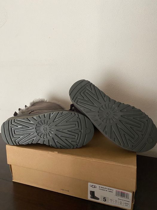 Botas UGG novas com laços - cinza