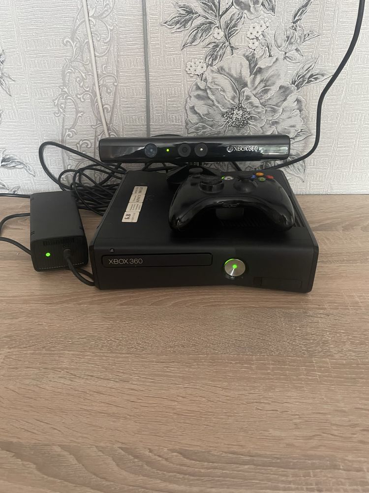 XBOX 360 slim + kinect