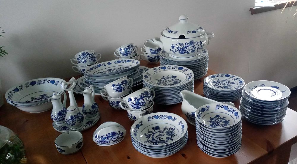Serwis obiadowy  około 80 elementów jak NOWY- 12 osób porcelana Książ