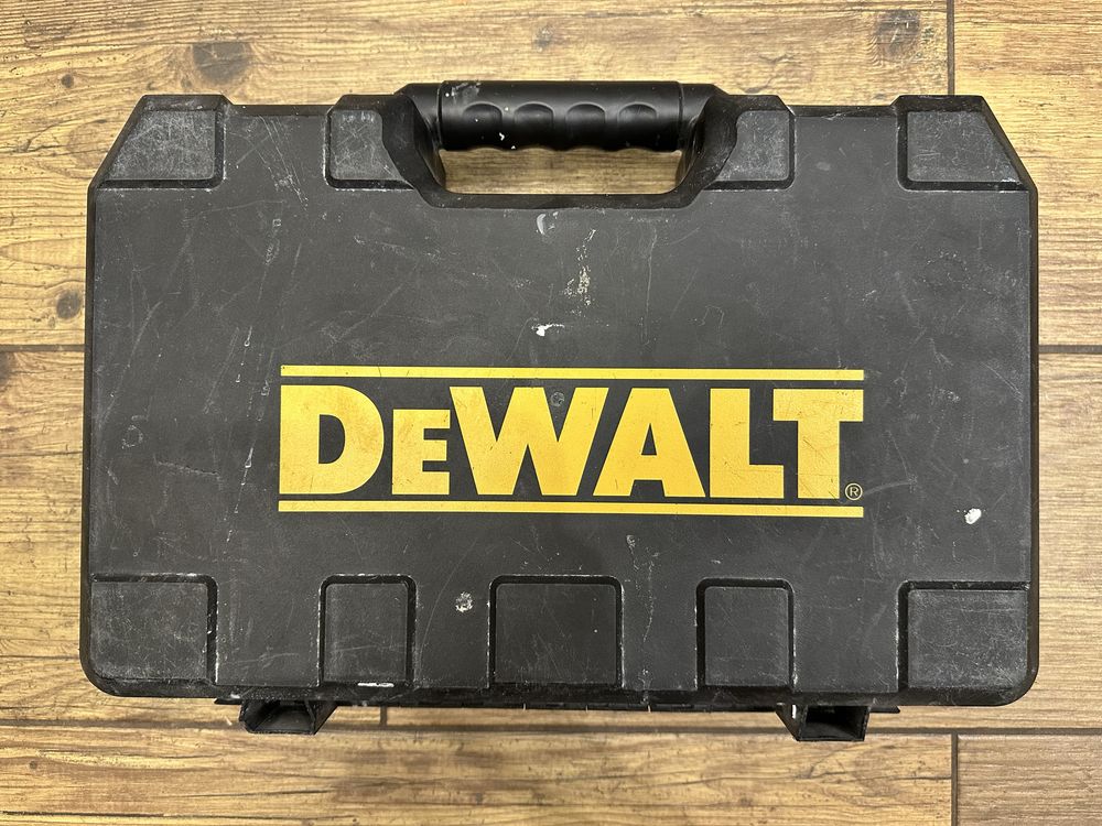 Walizka transportowa DeWalt DCD780