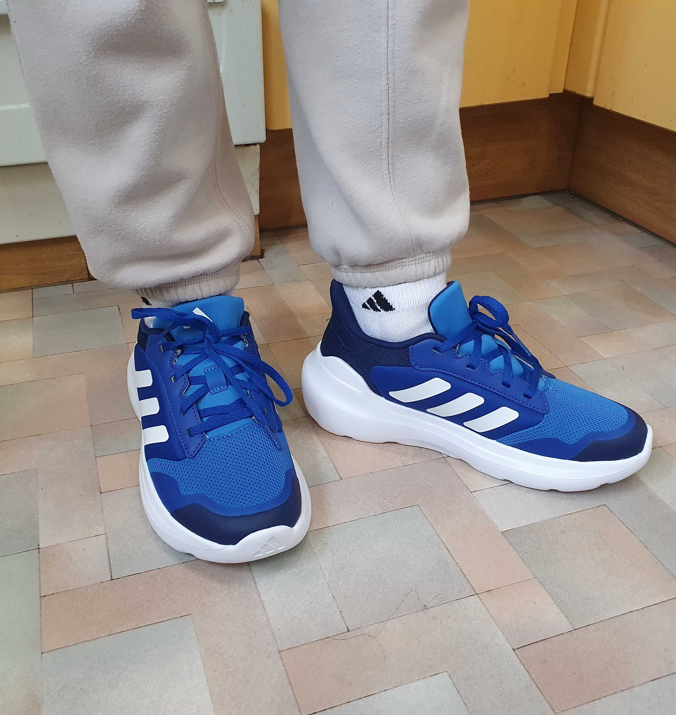 Кроссовки Adidas Tensaur Run новые, р.38, женские или на подростка.