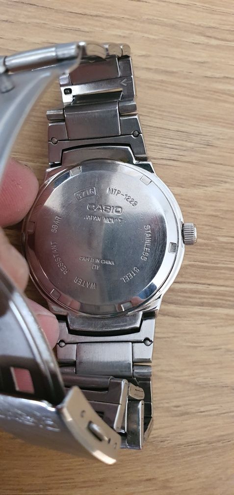 Zegarek Casio 10 lat bateria.