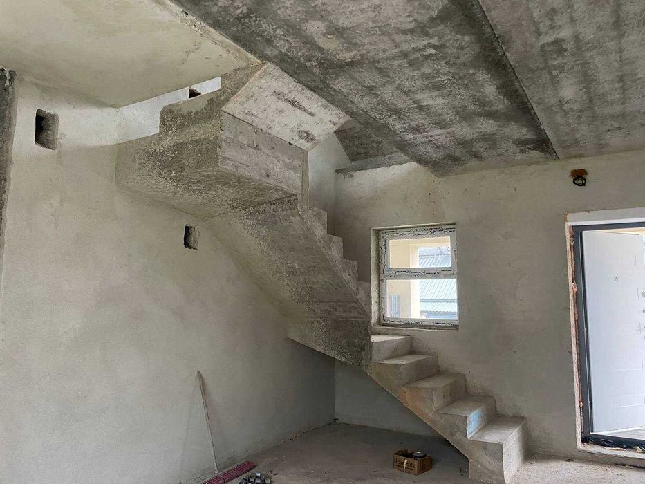 Продаж котеджу біля Подолян,  комунікації підключено