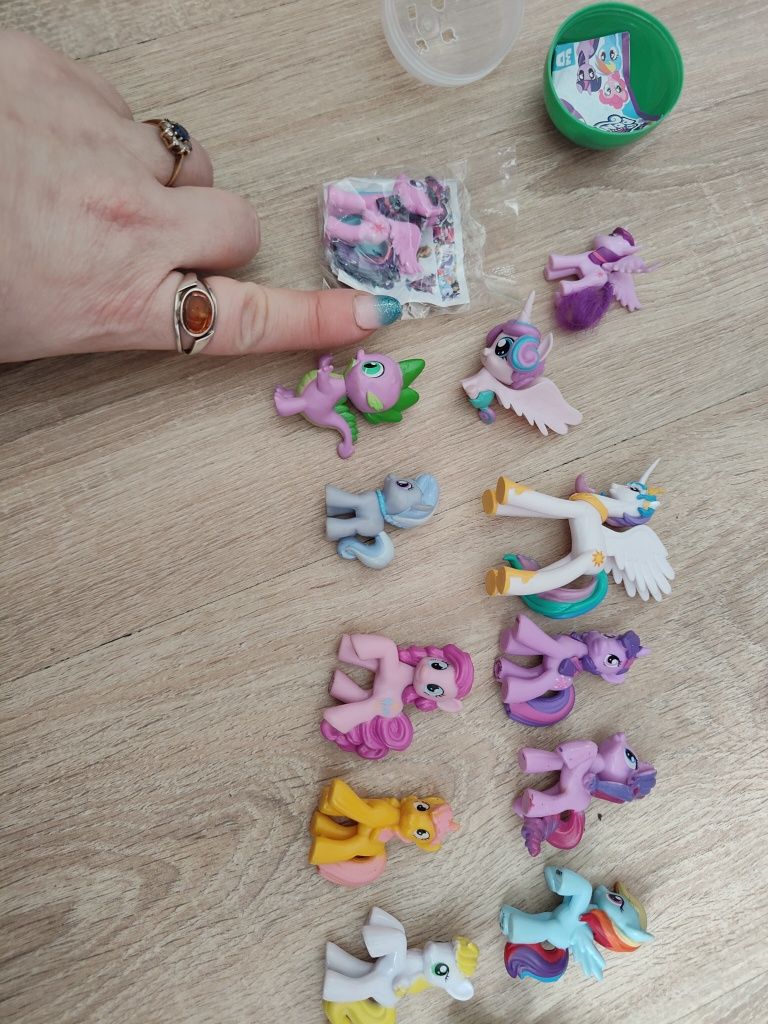 Duży zestaw figurek My Little Pony plus figurki pierścionki