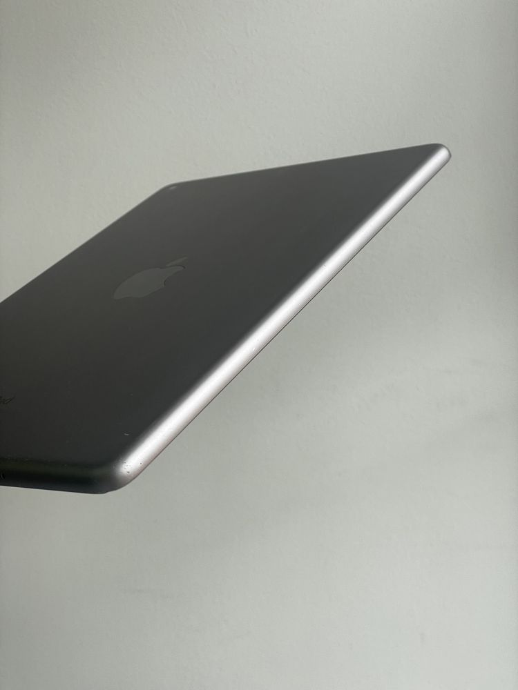 Айпад Apple iPad 5, 128 GB. Wi-Fi, Space Gray. Планшет