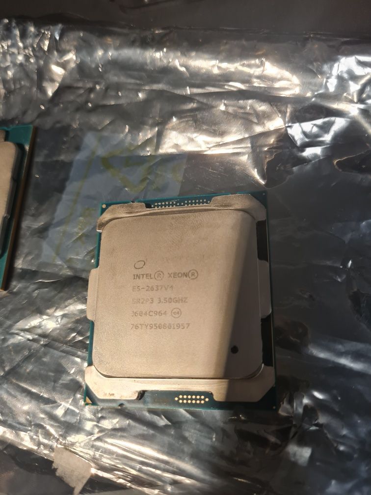 Intel xeon 2637 v4