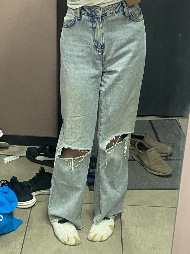 широкие рваные джинсы
