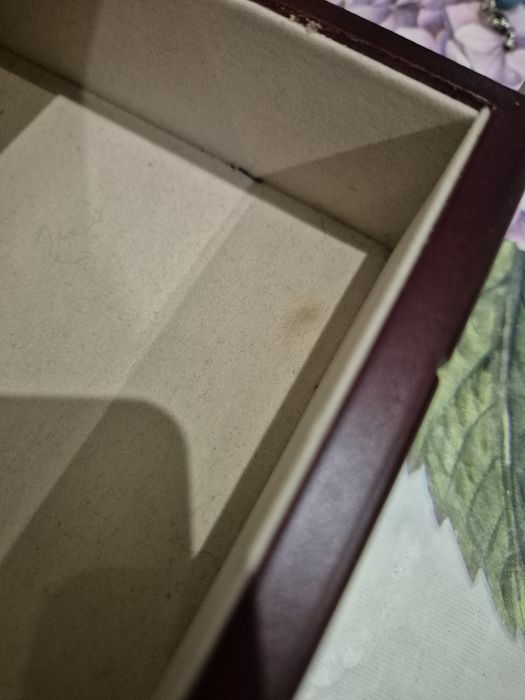 Дерев'яна скринька для прикрас