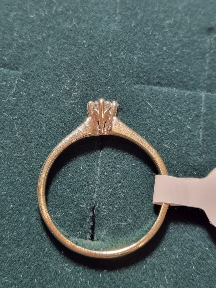 złoty pierścionek z brylantem 0,20 ct   Apart    r.12