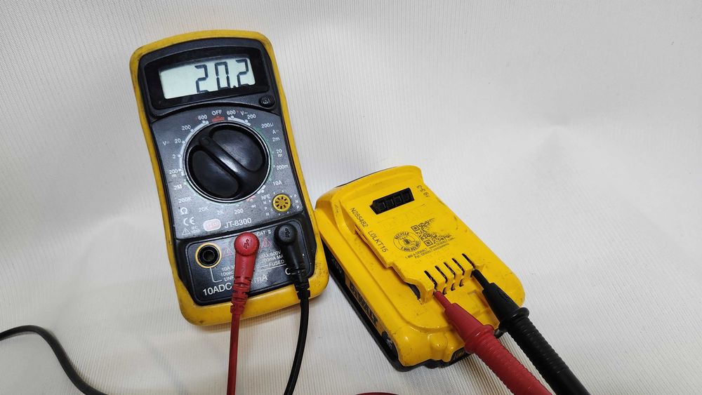 Акумулятор Dewalt DCB203 2ah 2020 рік з США оригінал